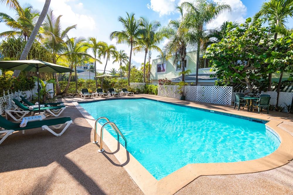 Bay View Suites Paradise Island Nassau Exterior photo