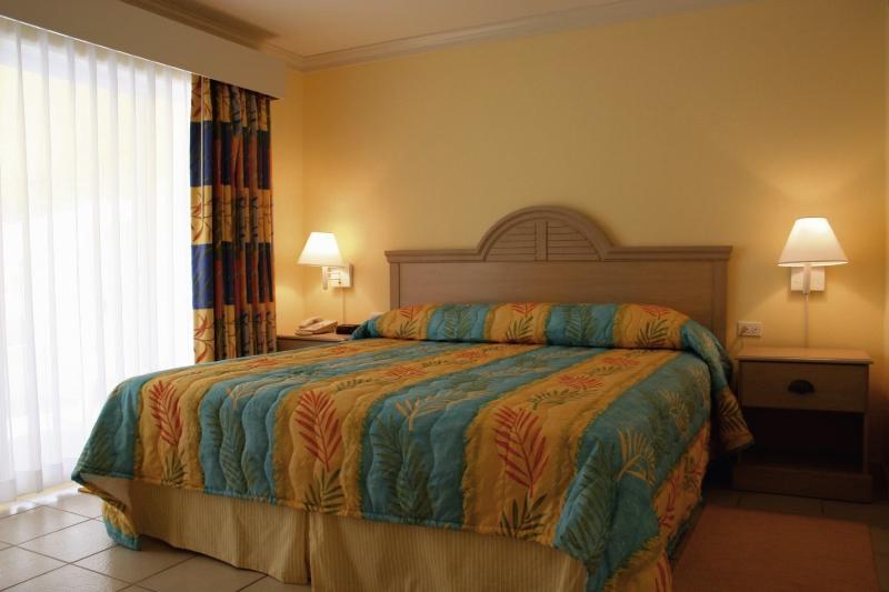 Bay View Suites Paradise Island Nassau Exterior photo