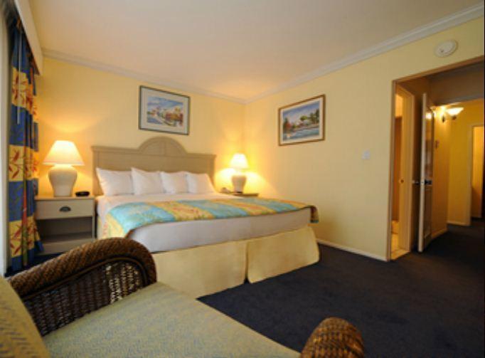 Bay View Suites Paradise Island Nassau Exterior photo