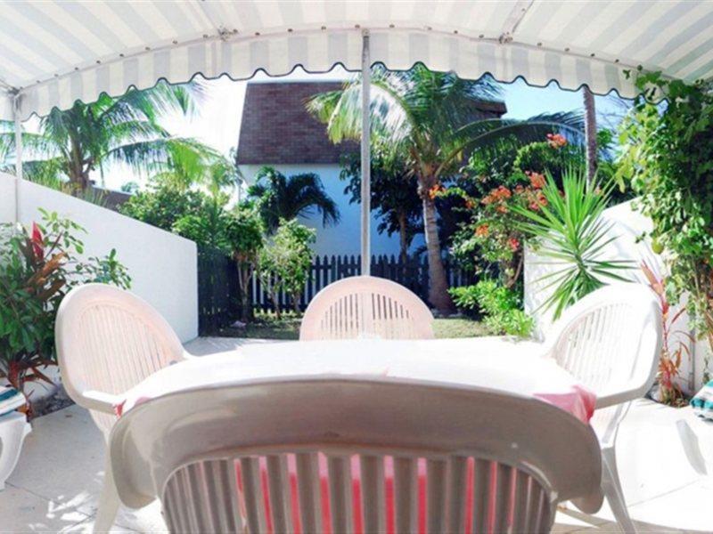 Bay View Suites Paradise Island Nassau Exterior photo