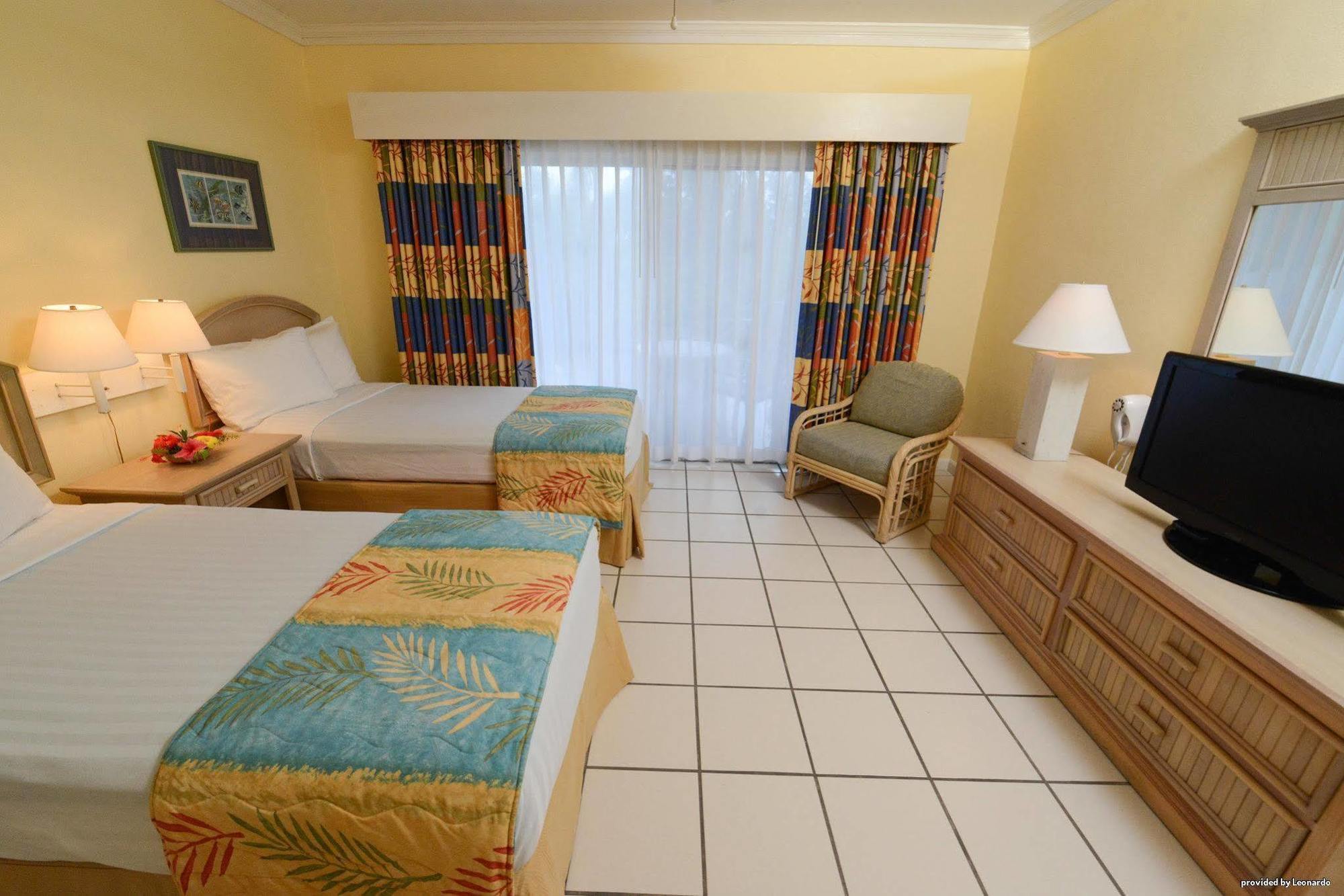 Bay View Suites Paradise Island Nassau Exterior photo