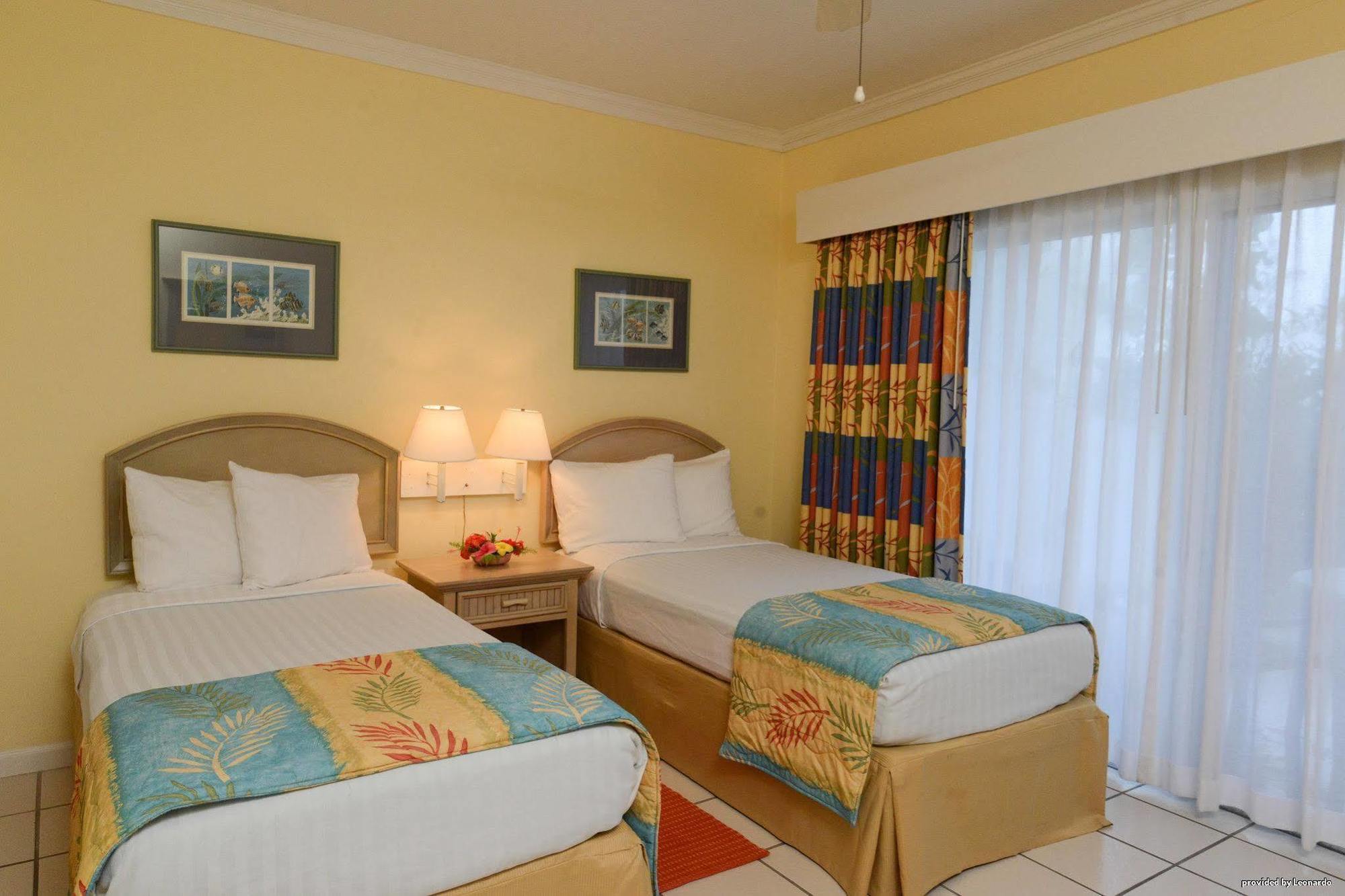 Bay View Suites Paradise Island Nassau Exterior photo